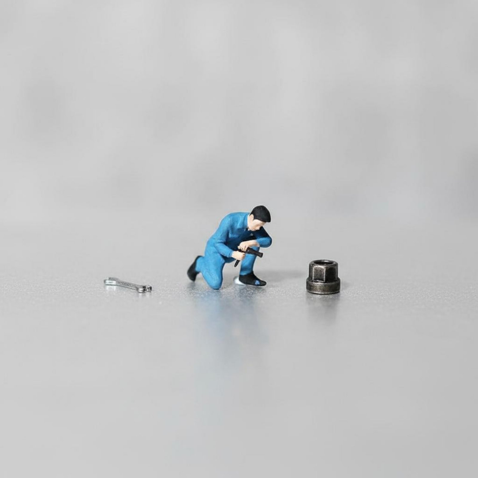 Phone Looking Man Figure Scene - огляд і ціна Phone Accessories For Men